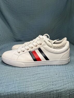 Tommy Hilfiger White Low-Top Sneakers with Red and Navy Stripe